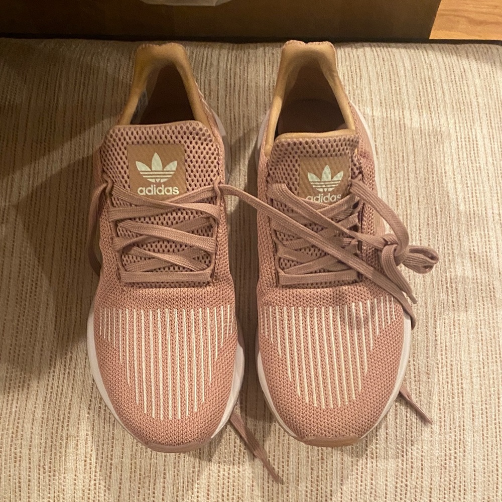 adidas Women’s Dusty Pink Knit Lace-Up Sneakers US 8